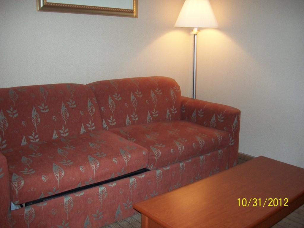 Days Inn By Wyndham Moose Jaw Δωμάτιο φωτογραφία