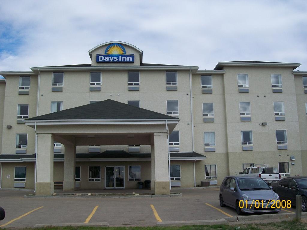 Days Inn By Wyndham Moose Jaw Εξωτερικό φωτογραφία